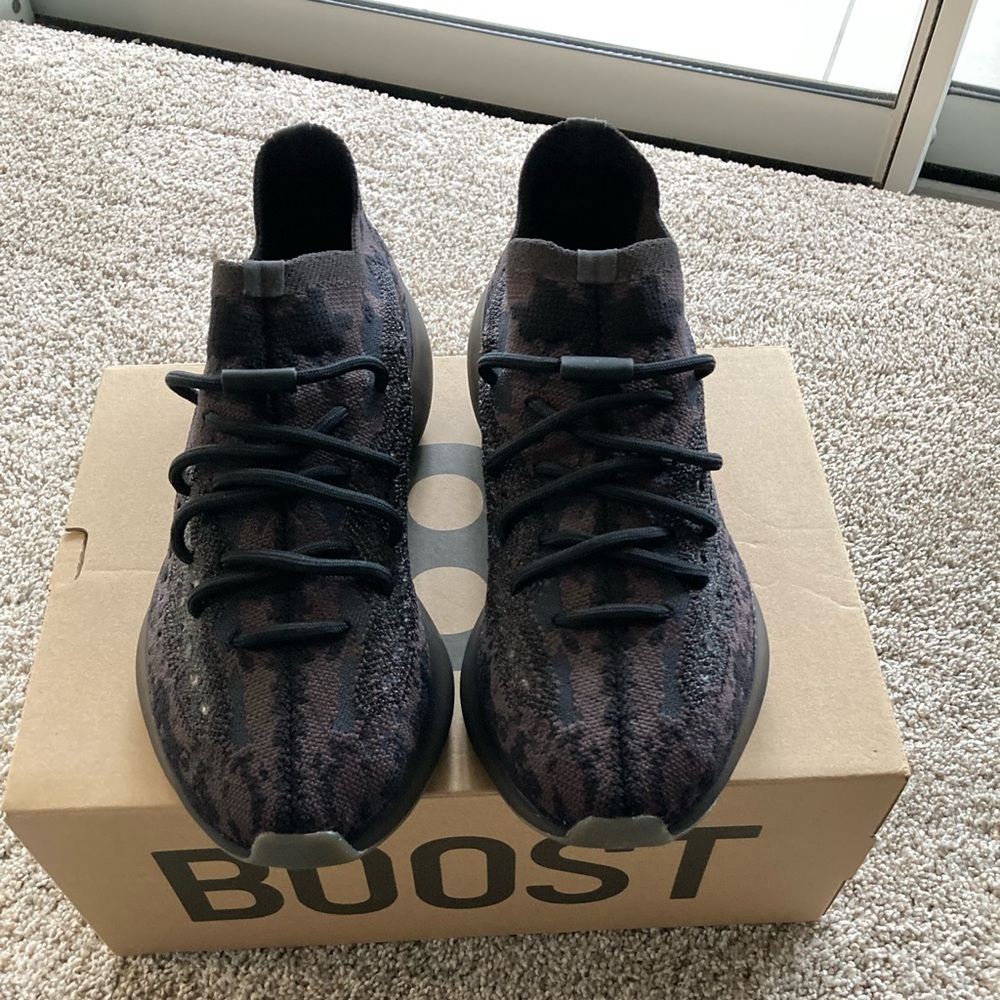 Never worn, Yeezy 380 Onyx